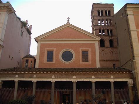 Piazza San Lorenzo in Lucina 